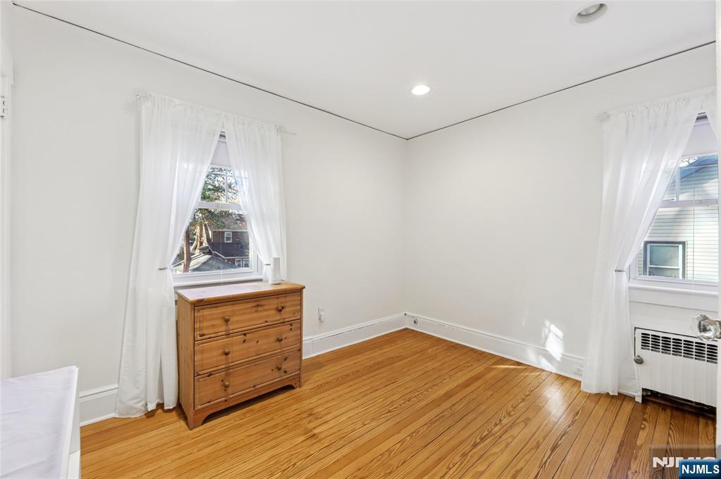 160 Pinewood Place Teaneck, NJ 07666 - Photo 22 of 34