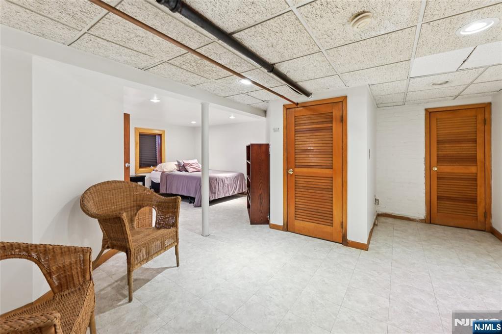 160 Pinewood Place Teaneck, NJ 07666 - Photo 25 of 34