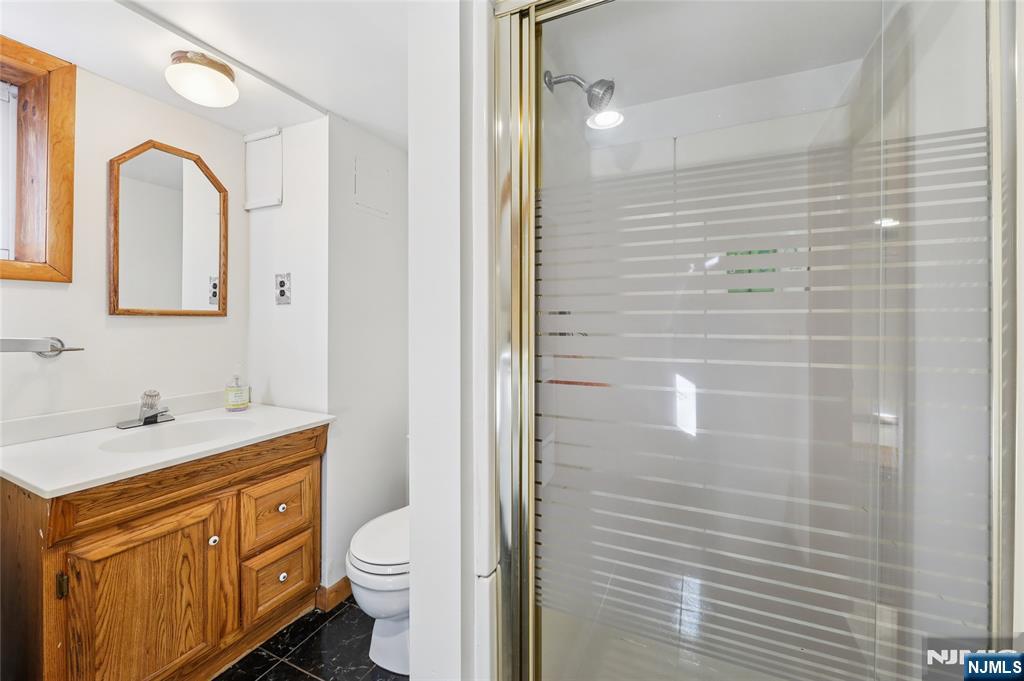 160 Pinewood Place Teaneck, NJ 07666 - Photo 29 of 34