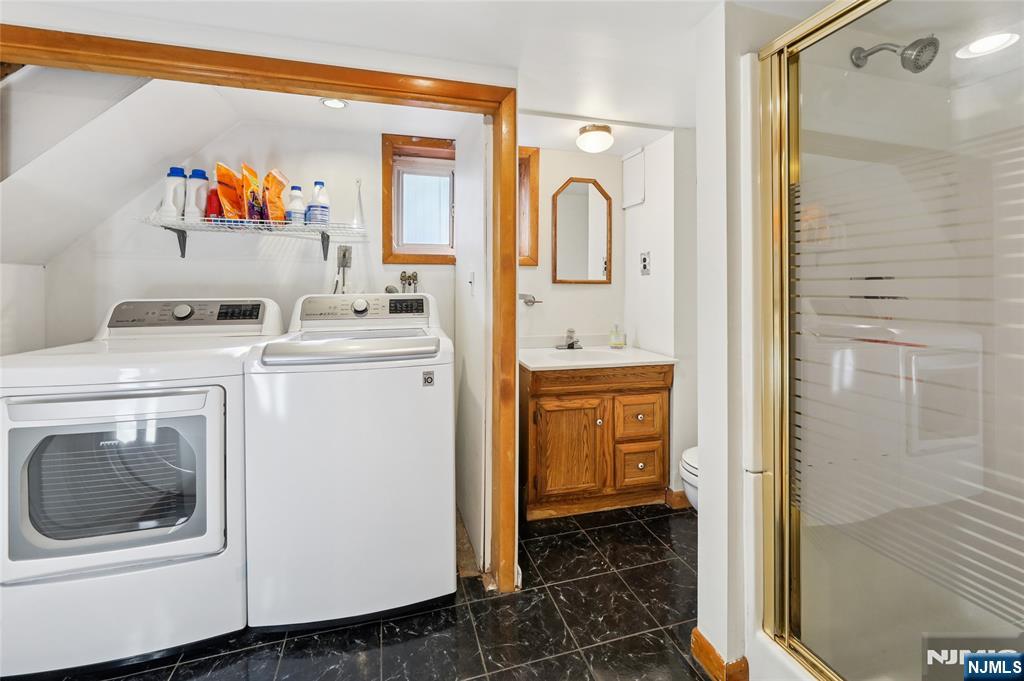 160 Pinewood Place Teaneck, NJ 07666 - Photo 30 of 34