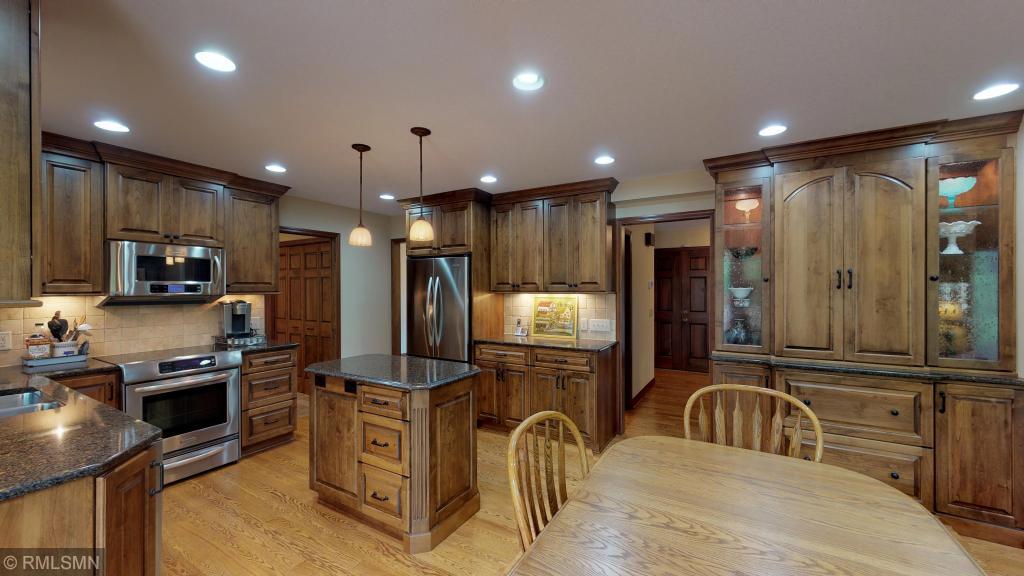 2620 Crescent Ridge Road Minnetonka, MN 55305 - Photo 8 of 36 Gallery Image 8