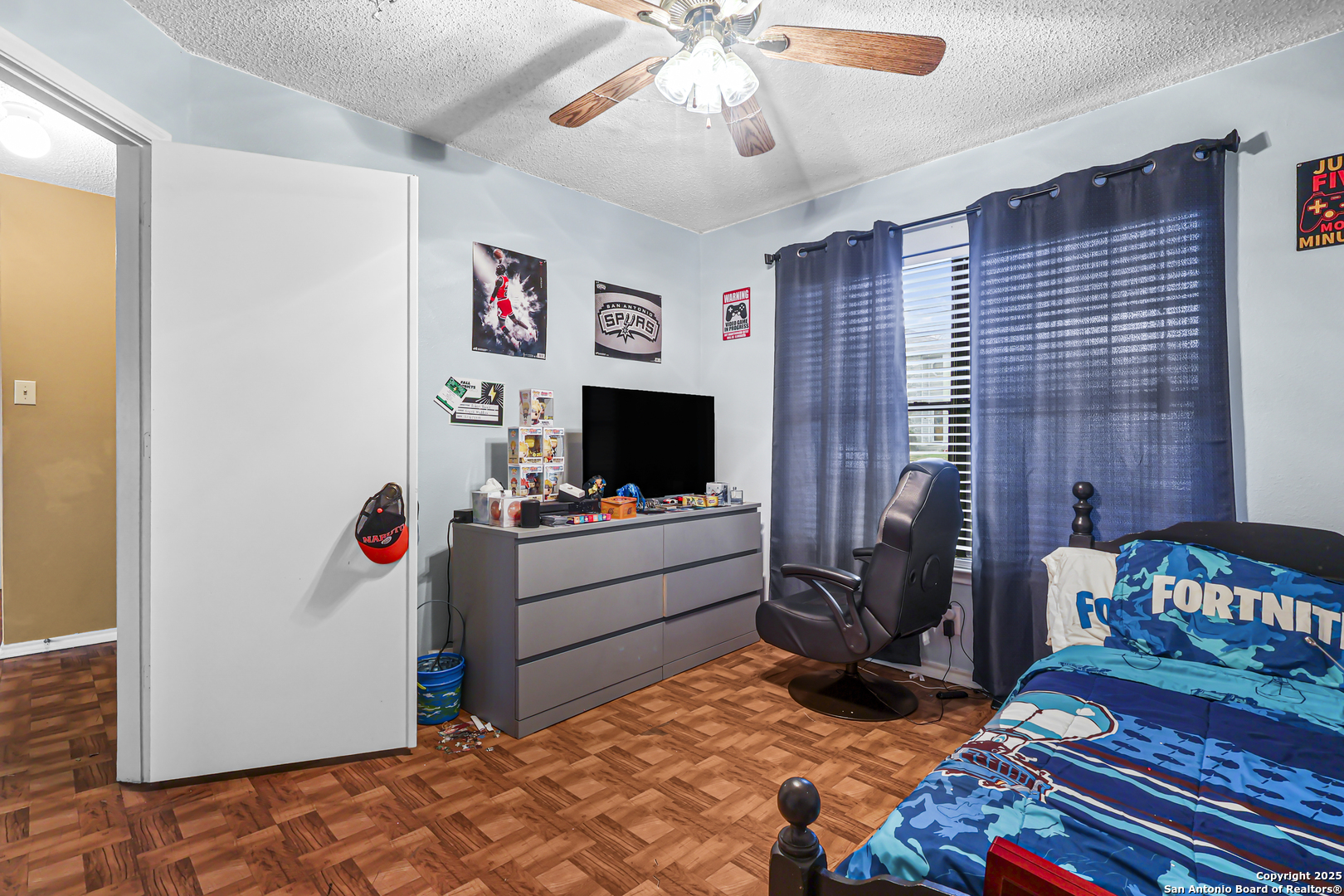 7234 Raintree Forest San Antonio, TX 78233 - Photo 16 of 23 a room with furniture and a flat screen tv