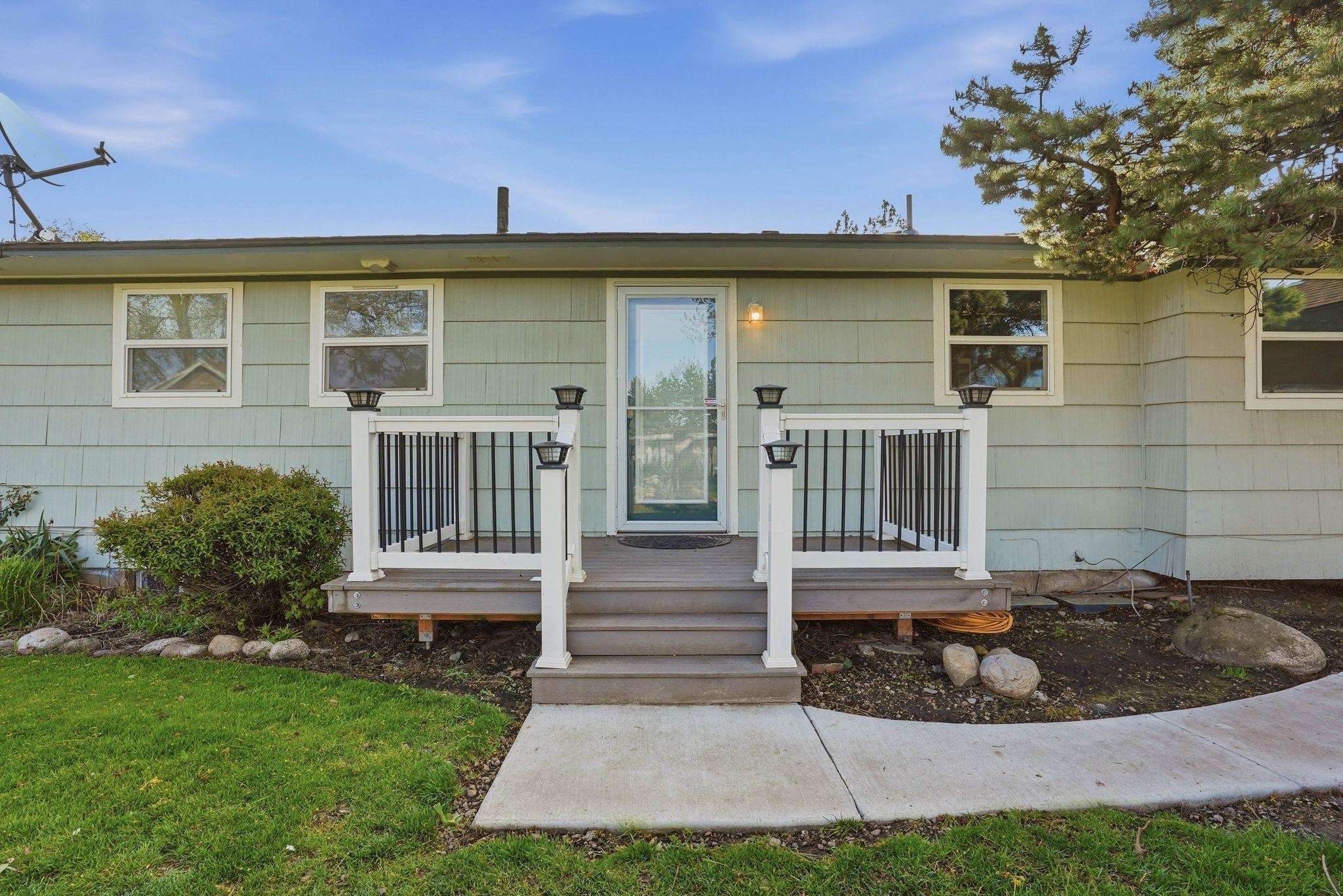 601 North Farr Road Spokane, WA 99206 - Photo 2 of 35