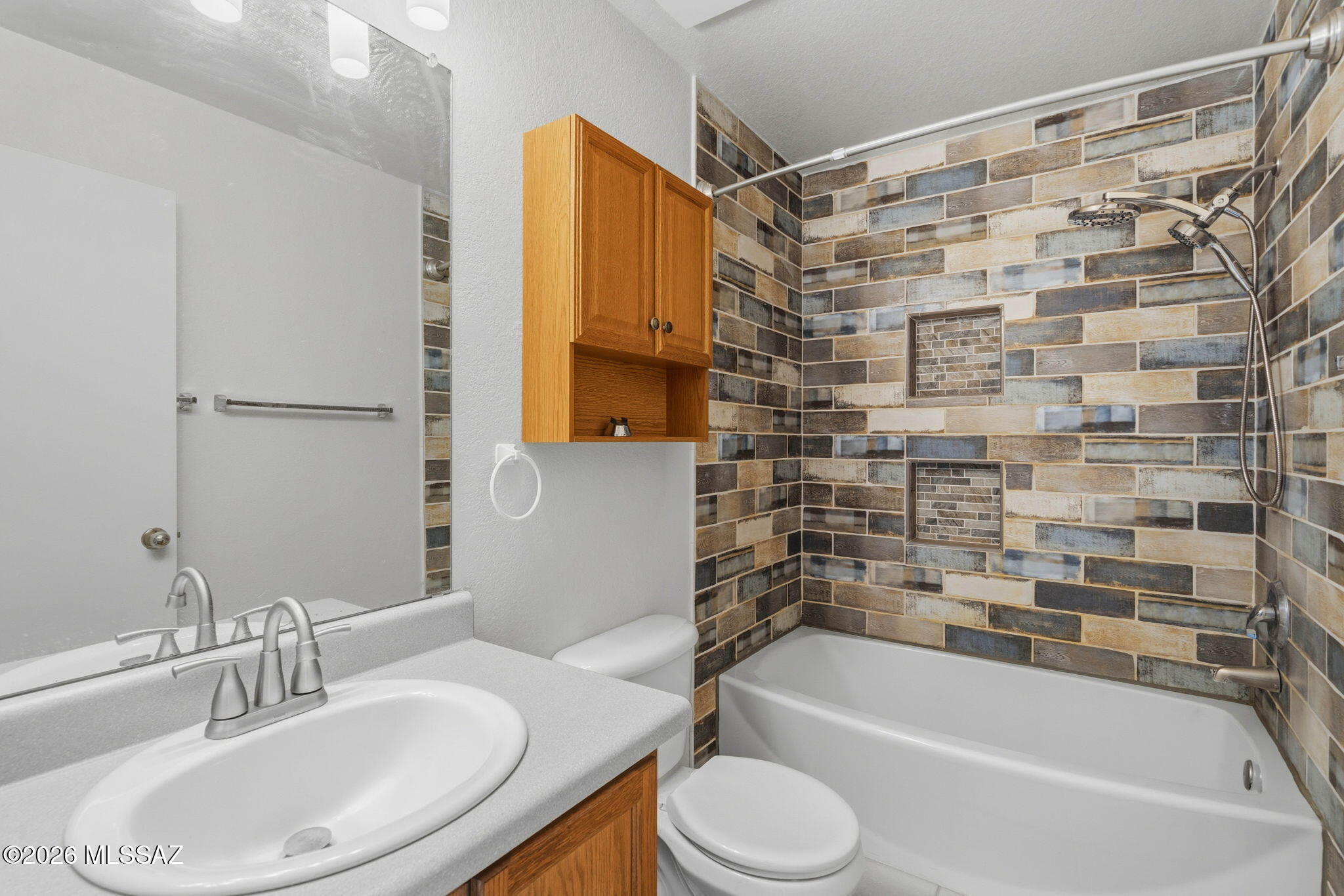 7933 East Jennifer Anne Drive Tucson, AZ 85730 - Photo 28 of 50 Hall bathroom (2)