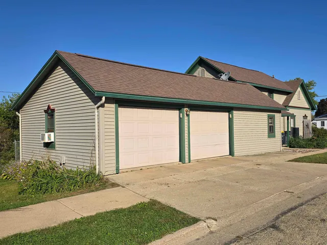 $239,900 | 1128 24th Street, Monroe, WI 53566