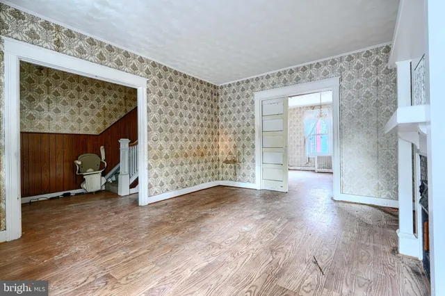 a view of livingroom with hardwood floor and a ceiling fan