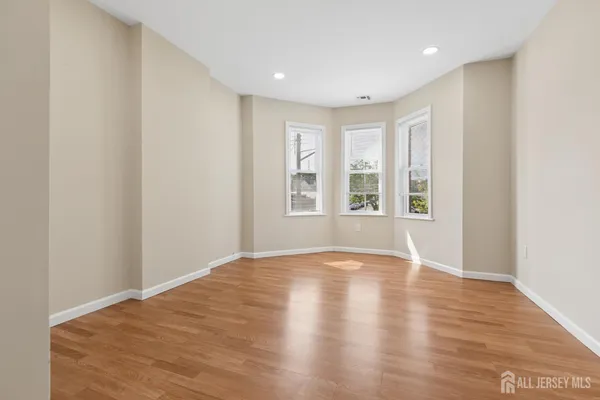 $3,500 | 327 Main Street, South Amboy, NJ 08879