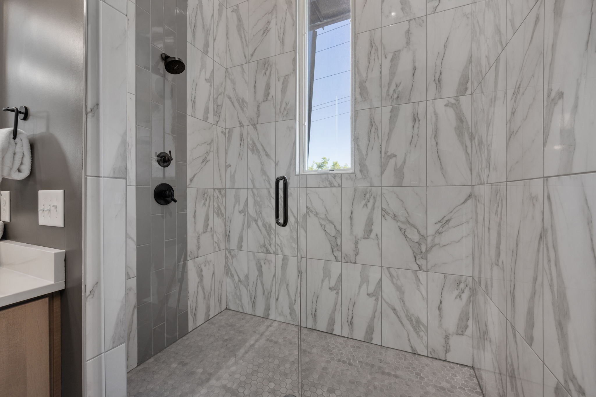 1007 Summit Avenue Nashville, TN 37203 - Photo 20 of 45 a bathroom with a shower