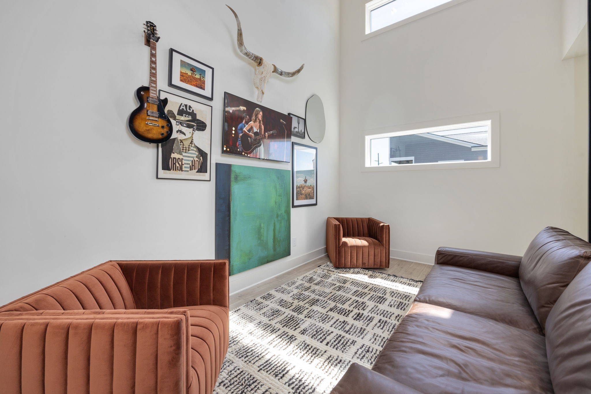 1007 Summit Avenue Nashville, TN 37203 - Photo 26 of 45 a bedroom with a couch and a rug
