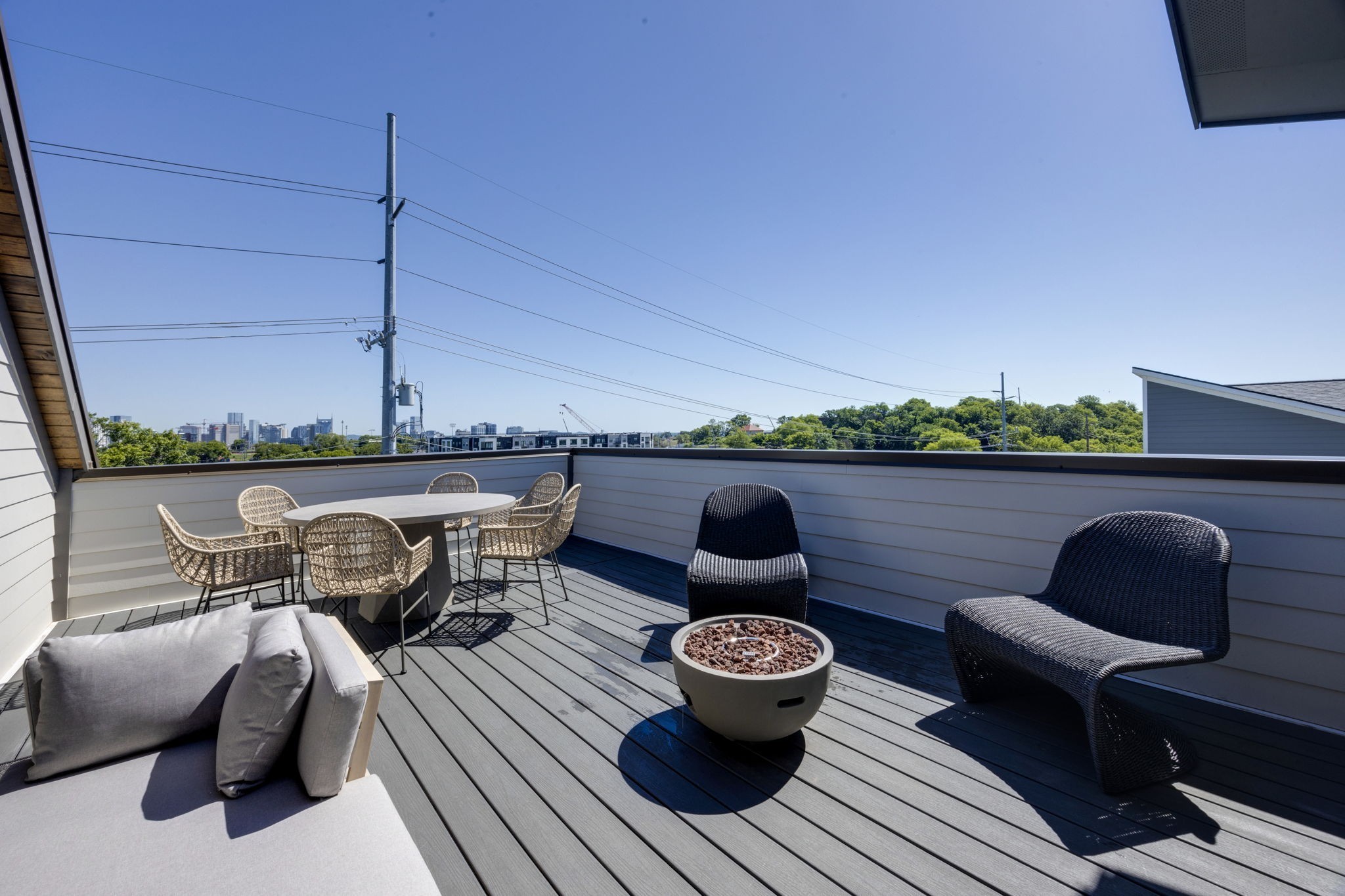 1007 Summit Avenue Nashville, TN 37203 - Photo 41 of 45 a outdoor view with a sitting space