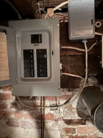 $335,000 | 105 Maple Street, Rochester, NH 03867