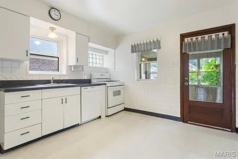 $349,900 | 5665 Oleatha Avenue, St. Louis, MO 63139