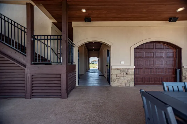 a view of livingroom with furniture