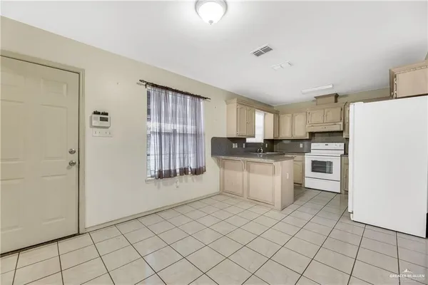 $1,700 | 609 Via Sol Drive, Edinburg, TX 78541