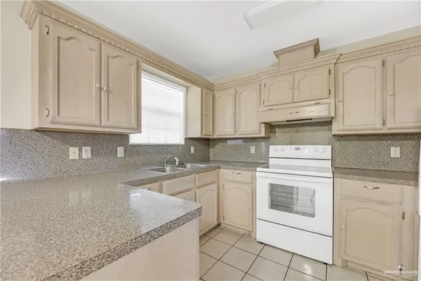 $1,700 | 609 Via Sol Drive, Edinburg, TX 78541