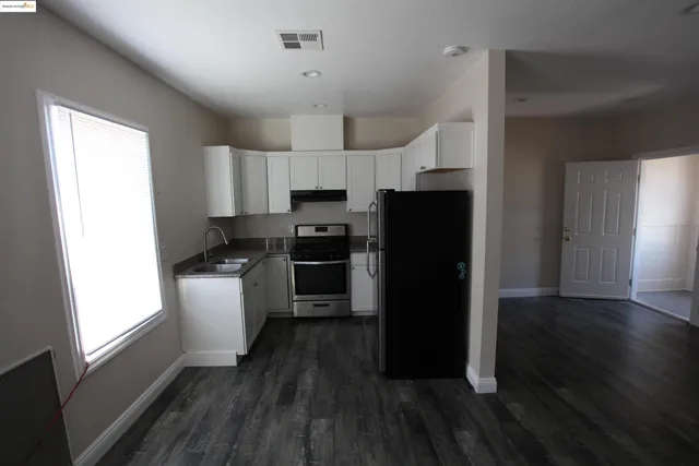 a close view of a bathtub in bathroom