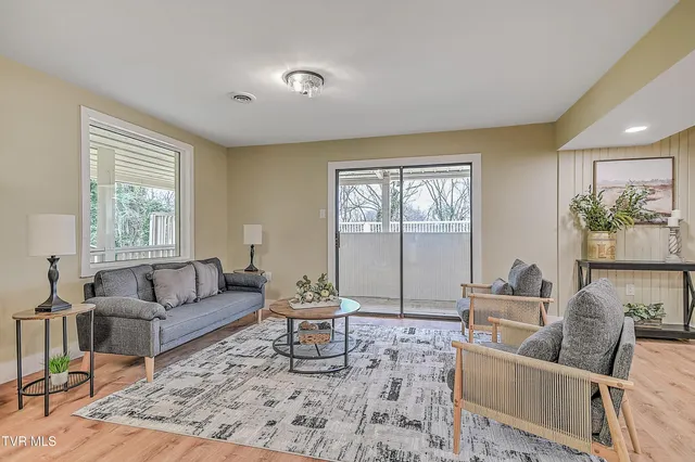 $450,000 | 331 Edgefield Road, Piney Flats, TN 37686