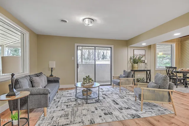 $450,000 | 331 Edgefield Road, Piney Flats, TN 37686