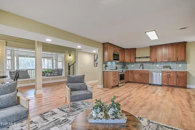 $450,000 | 331 Edgefield Road, Piney Flats, TN 37686