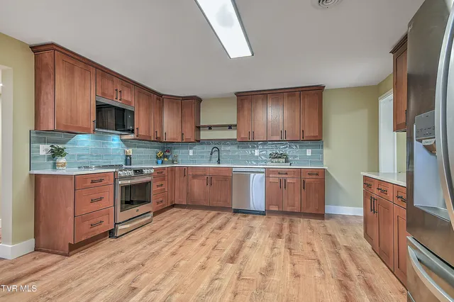 $450,000 | 331 Edgefield Road, Piney Flats, TN 37686