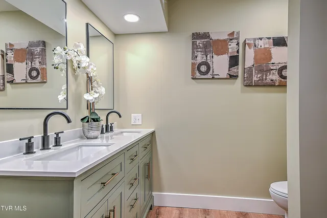 $450,000 | 331 Edgefield Road, Piney Flats, TN 37686