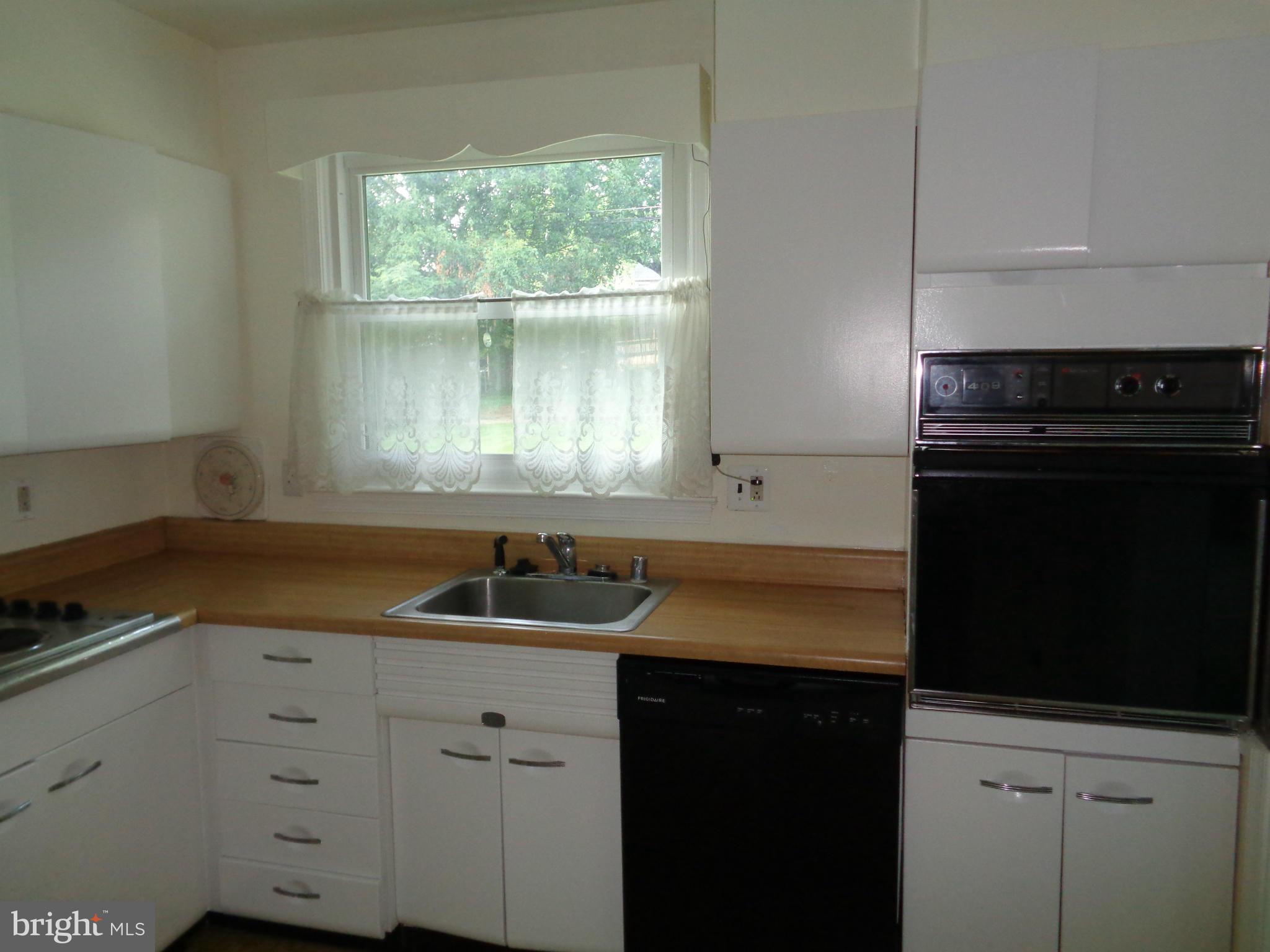 204 Meadowvale Road Lutherville-Timonium, MD 21093 - Photo 7 of 21 Kitchen