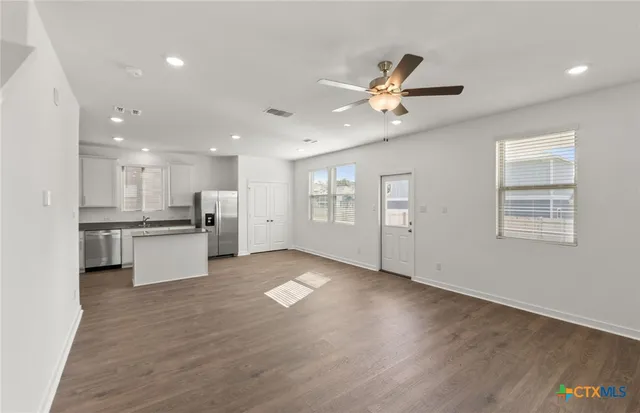 $275,000 | 109 Green Berets Bend, Jarrell, TX 76537