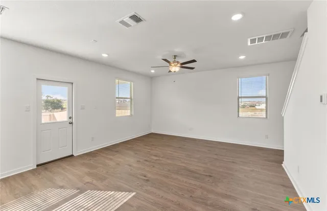 $275,000 | 109 Green Berets Bend, Jarrell, TX 76537