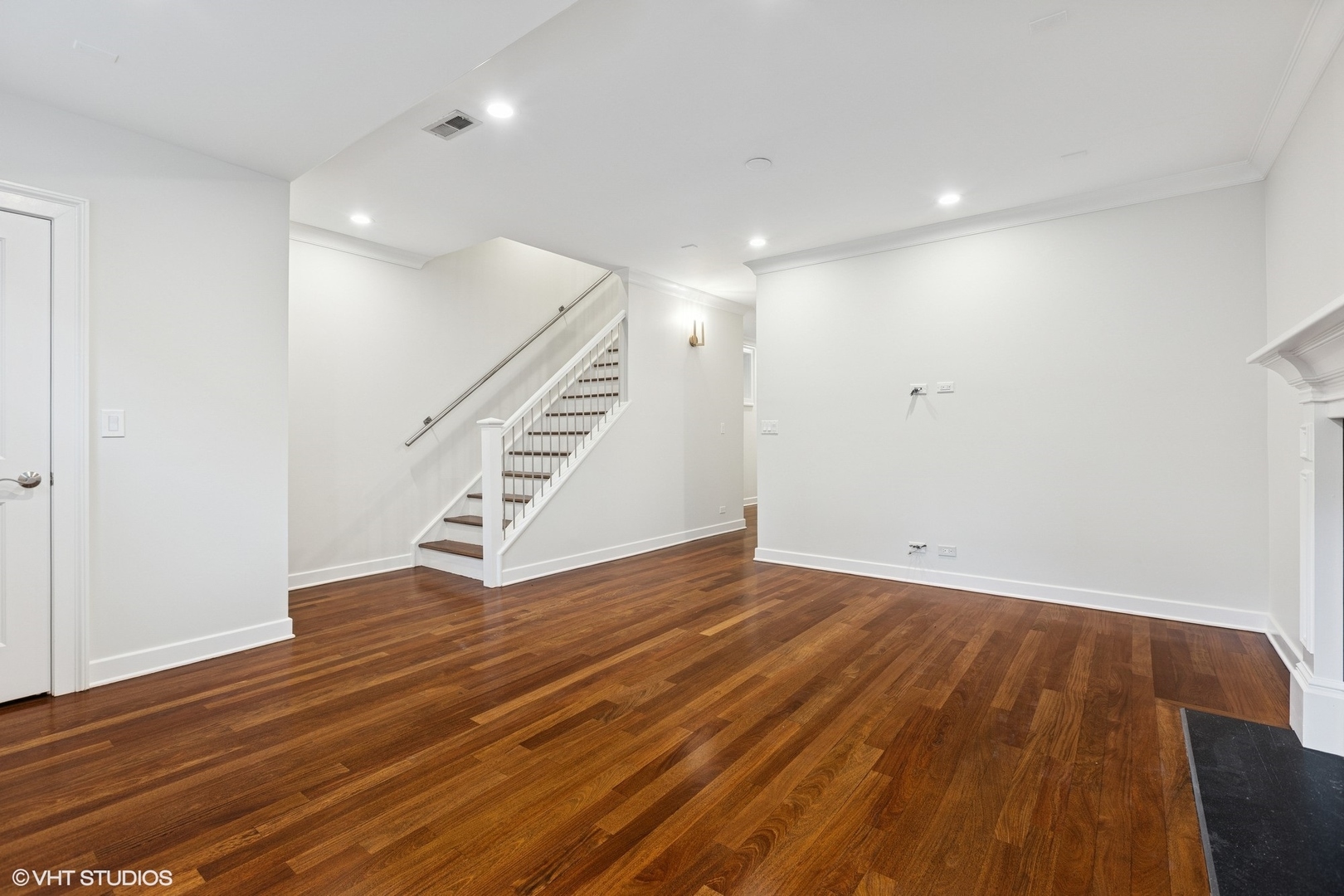 1035 West Monroe Street, Unit 1 Chicago, IL 60607 - Photo 16 of 27 a view of an empty room with wooden floor