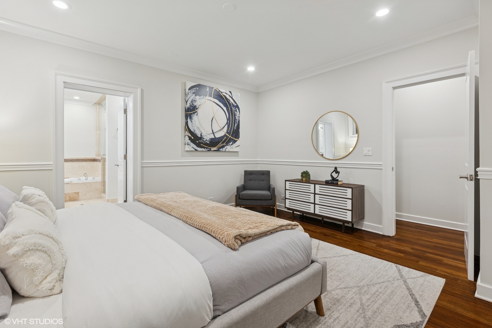 1035 West Monroe Street, Unit 1 Chicago, IL 60607 - Photo 21 of 27 a bedroom with a bed a mirror and a window