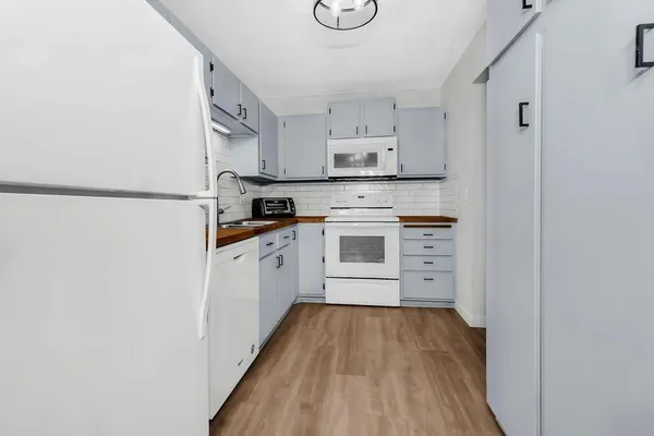 $160,000 | 7501 West 101st Street, Unit 320, Bloomington, MN 55438