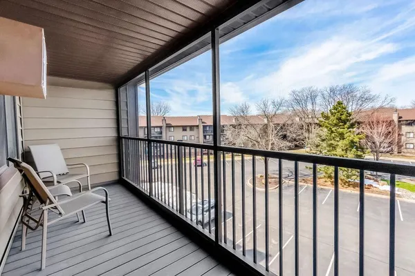 $160,000 | 7501 West 101st Street, Unit 320, Bloomington, MN 55438