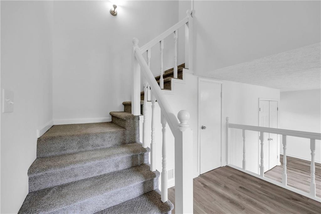 1586 Kings Road Marietta, GA 30062 - Photo 31 of 66 a view of entryway and hall