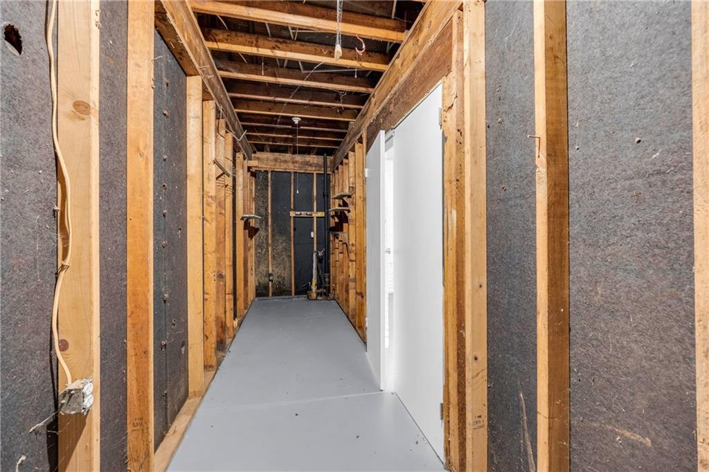 1586 Kings Road Marietta, GA 30062 - Photo 63 of 66 a view of hallway