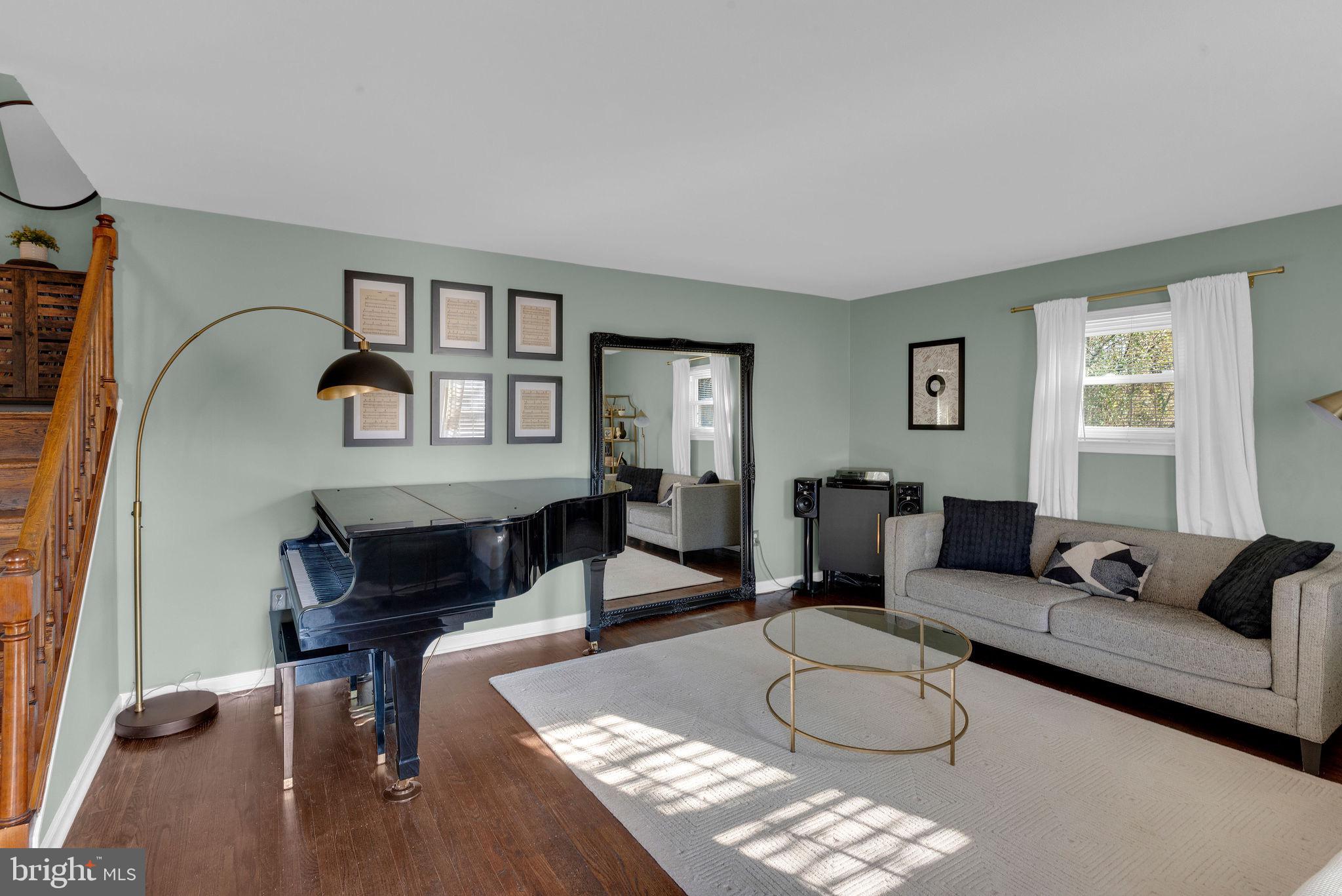 58 Valley View Road Chalfont, PA 18914 - Photo 4 of 35 Living Room