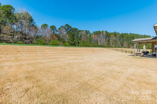a table and chairs in front of a building