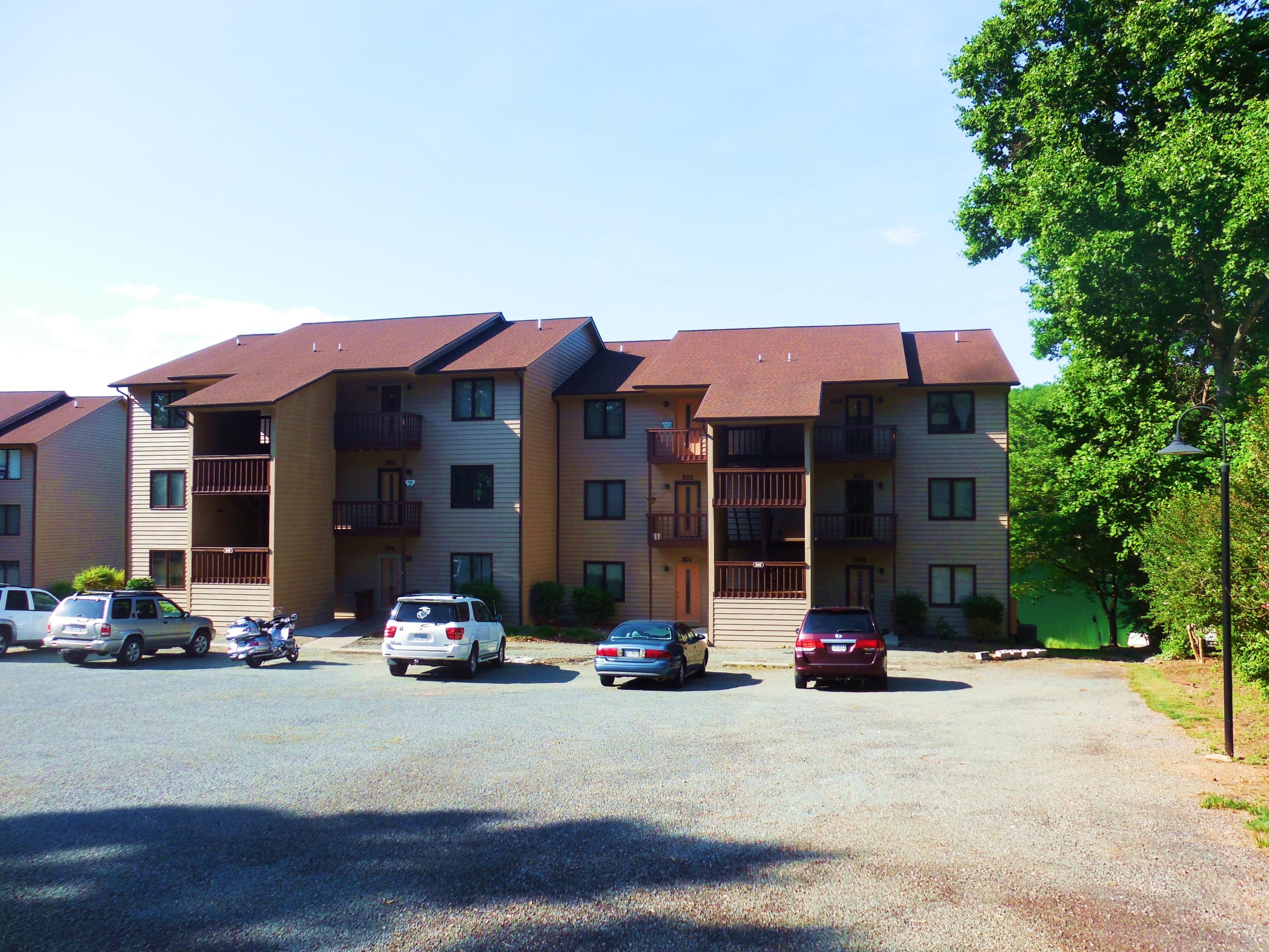 610 Monte Vista Road, Unit 705 Union Hall, VA 24176 - Photo 2 of 74 610 Montevista #705 Middle!