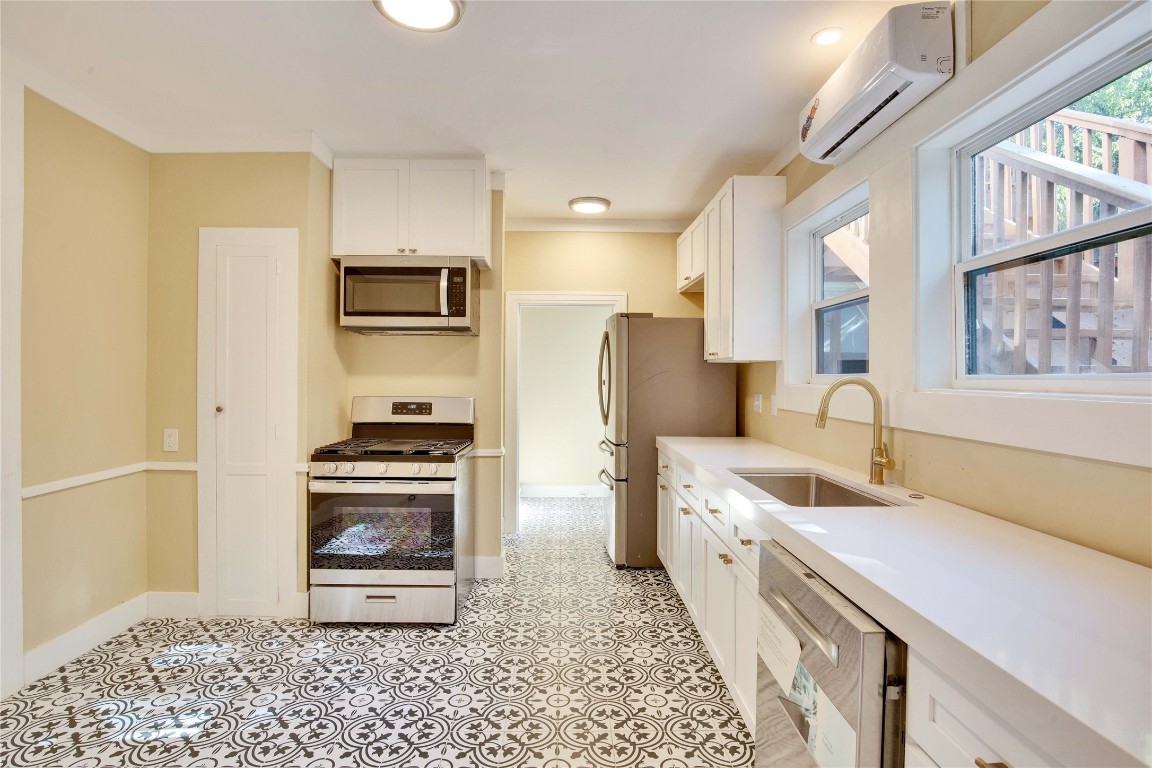 1115 Enfield Road, Unit B Austin, TX 78703 - Photo 21 of 34 a kitchen with a sink stove and refrigerator