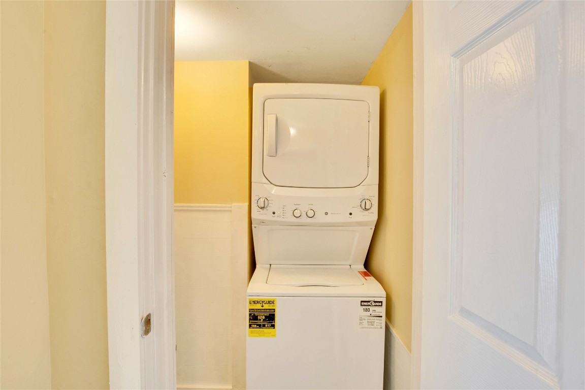 1115 Enfield Road, Unit B Austin, TX 78703 - Photo 31 of 34 a utility room with dryer and washer