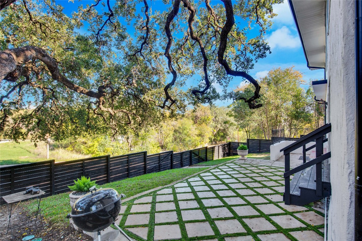 1115 Enfield Road, Unit B Austin, TX 78703 - Photo 6 of 34 a view of a backyard