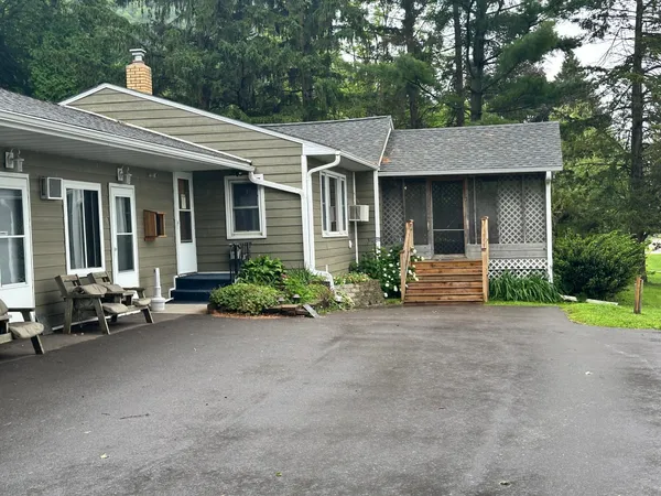 $595,000 | 240 Highway 35, Alma, WI 54610