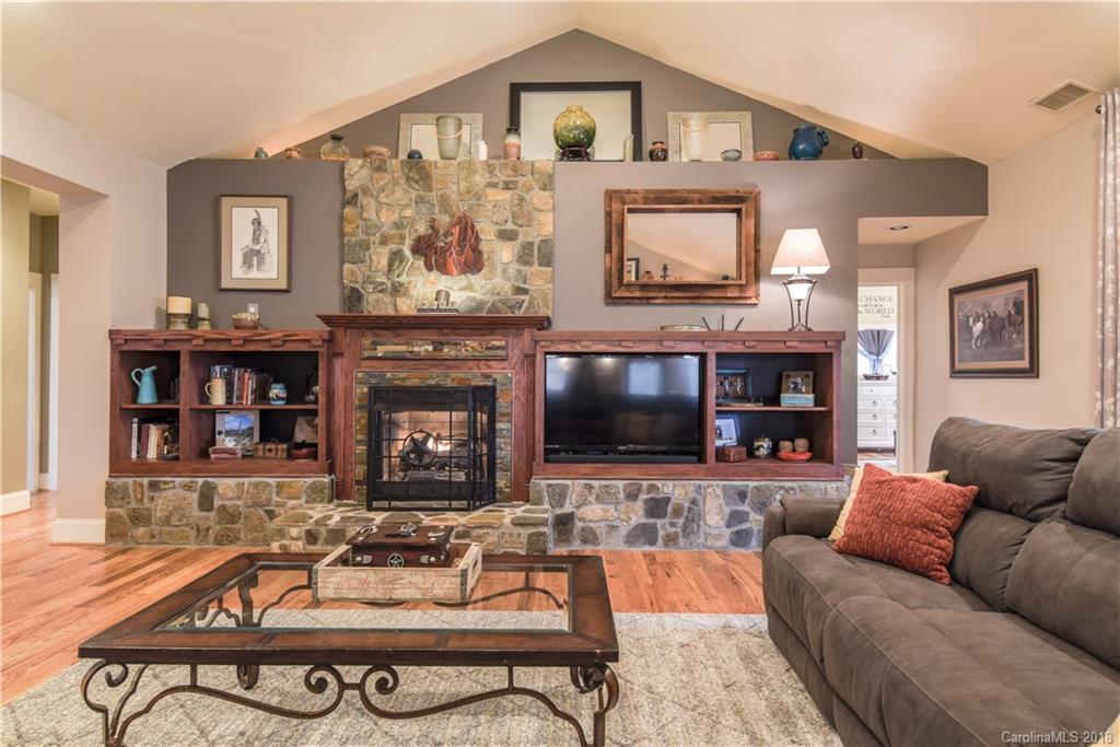 187 Thistle Ridge Clyde, NC 28721 - Photo 10 of 36