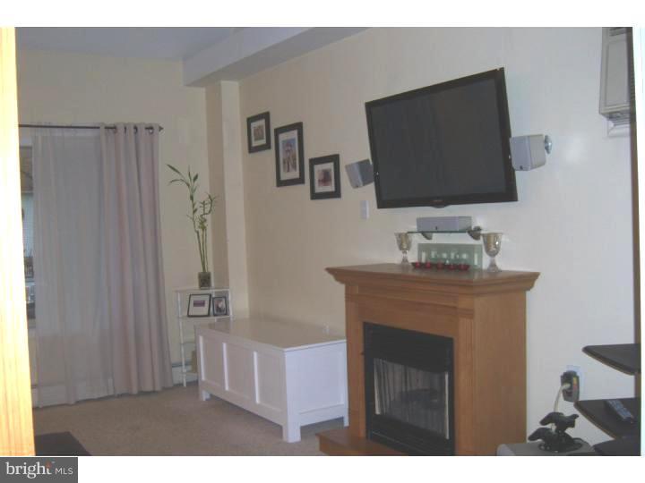 20 Indian Red Road Levittown, PA 19057 - Photo 7 of 25 Family Room