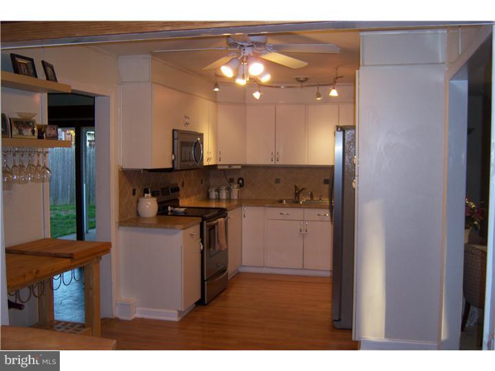 20 Indian Red Road Levittown, PA 19057 - Photo 9 of 25 Kitchen