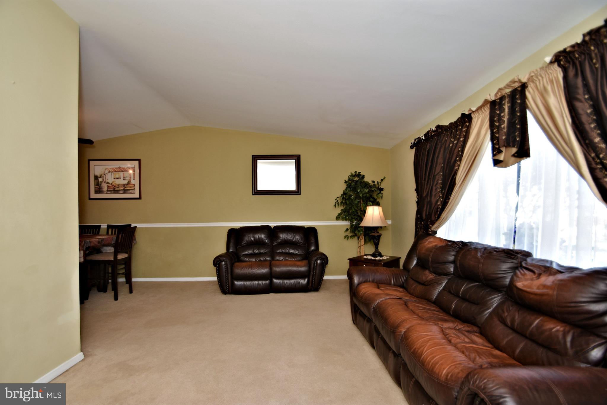 8909 Blue Grass Road Philadelphia, PA 19152 - Photo 6 of 58 Gallery Image 6