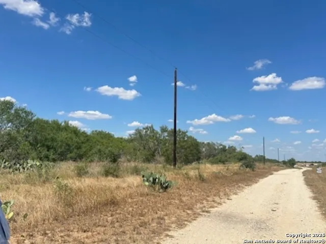 $140,000 | 485 Joy, Floresville, TX 78114