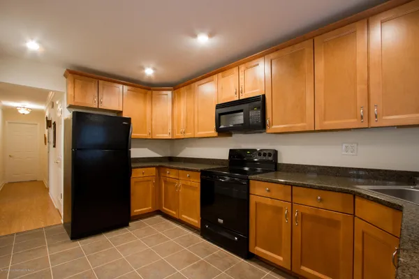 $3,200 | 120 Lexington Court, Red Bank, NJ 07701