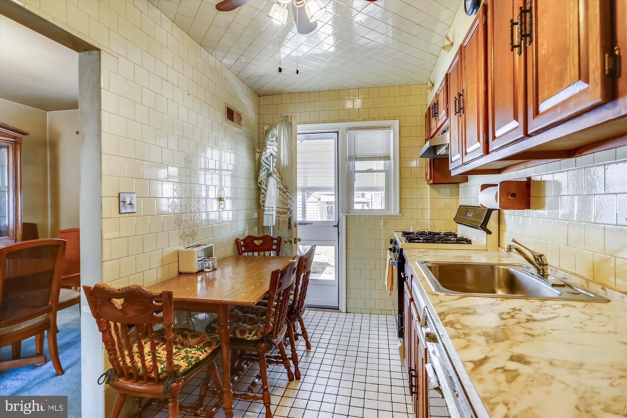 1917 Ormand Road Dundalk, MD 21222 - Photo 7 of 22 a view of a dining room with furniture