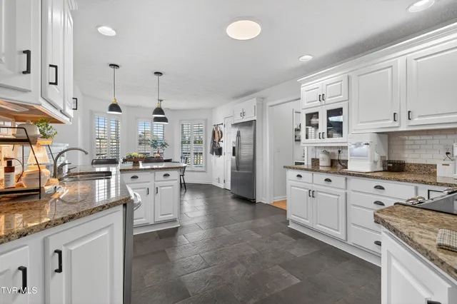 $564,900 | 18459 John Ashley Drive, Abingdon, VA 24211