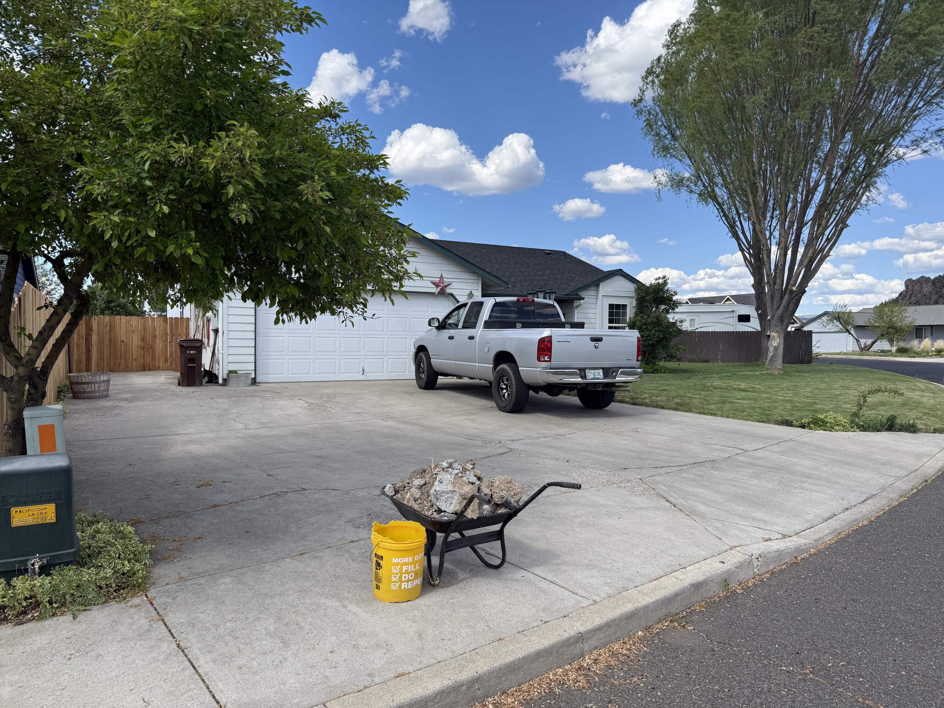 2329 Northeast Yellowpine Road Prineville, OR 97754 - Photo 4 of 30